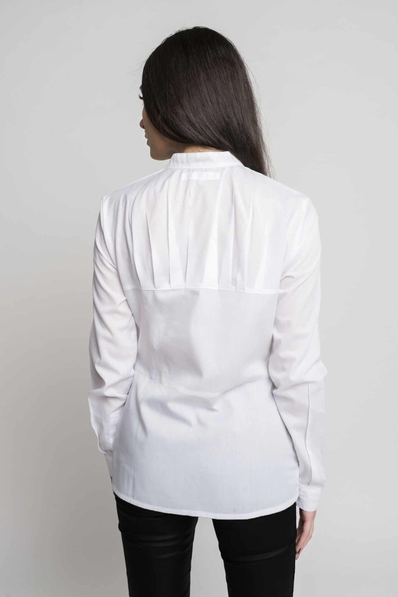 Camisa Natalie Cole de mujer, uniforme gastronómico y corporativo, diseño Songs For Uniform en Buenos Aires